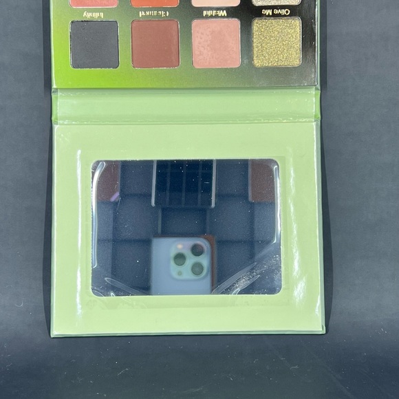 Violet Voss 12  shades Eyeshadow Palette - Picture 5 of 5